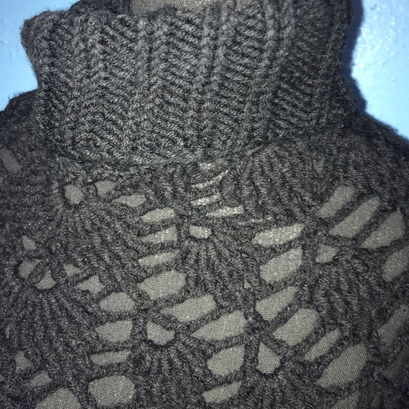 Crochet handmade poncho - Picture 2 of 3